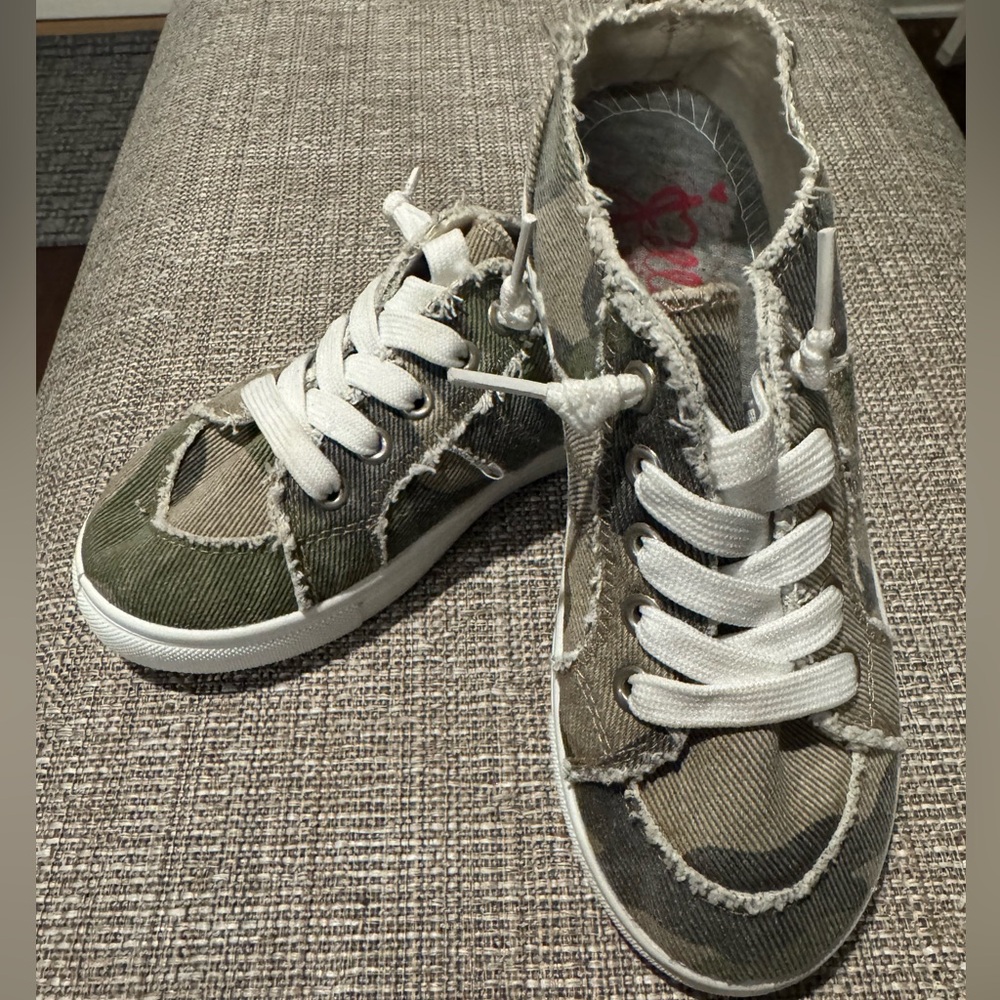 Kids Casual Green Canvas Sneakers with White Laces